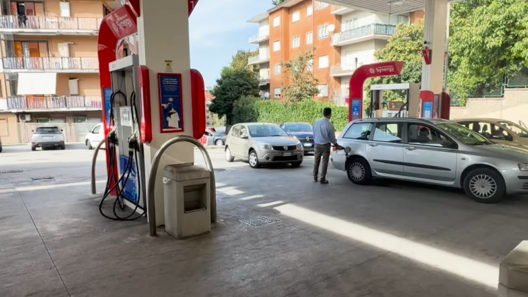 Assalto ai carburanti, scorte in esaurimento: in Irpinia chiude il 30% delle stazioni
