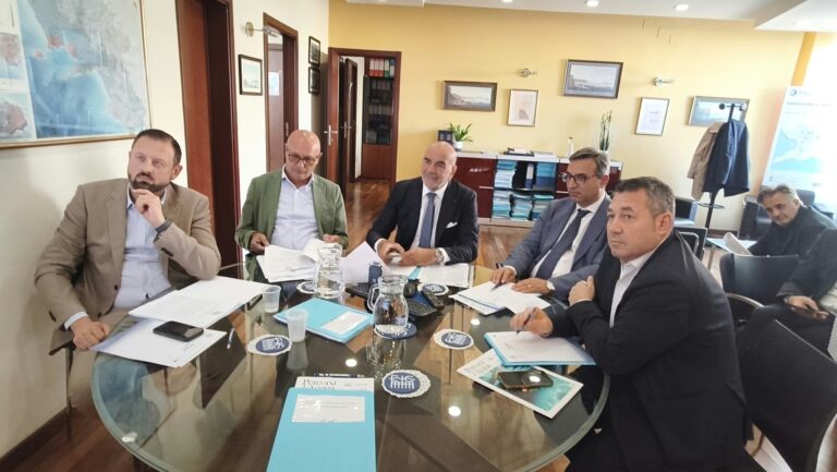 Acqua, dall’Eic nuove tariffe: «Aumenti ridotti al minimo, investimenti sulle reti salvaguardati»