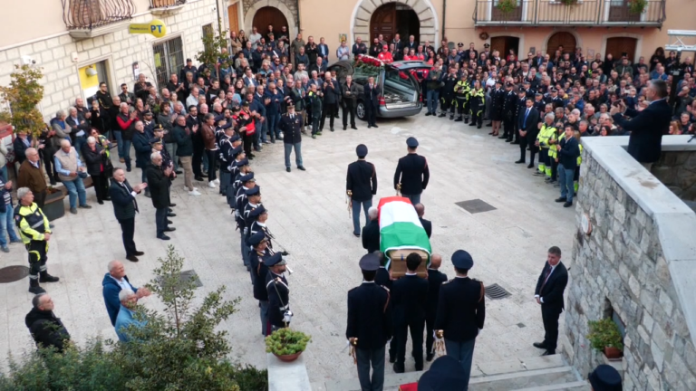 Rocca San Felice. L’addio a Villani avvolto nel Tricolore