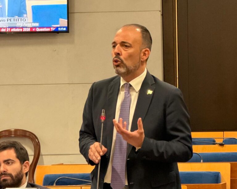 Stadio, Petitto: “Il silenzio di Fico in Aula parla più di mille promesse, nessuna copertura economica per l’impianto”