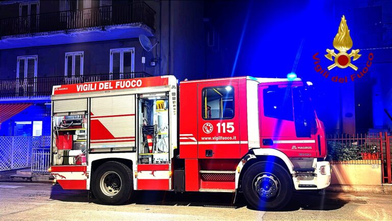 Incendio in camera da letto, tempestivo l’intervento dei Vigili del Fuoco