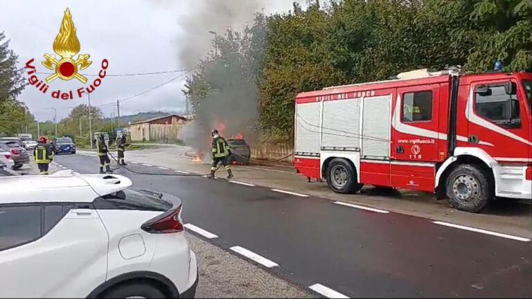 Montefredane. Incendio auto alimentata a Gpl, intervengono i Vigili del Fuoco